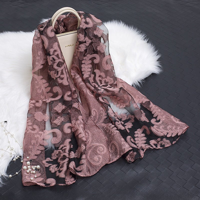 Foulard di seta con motivo di fiori recisi