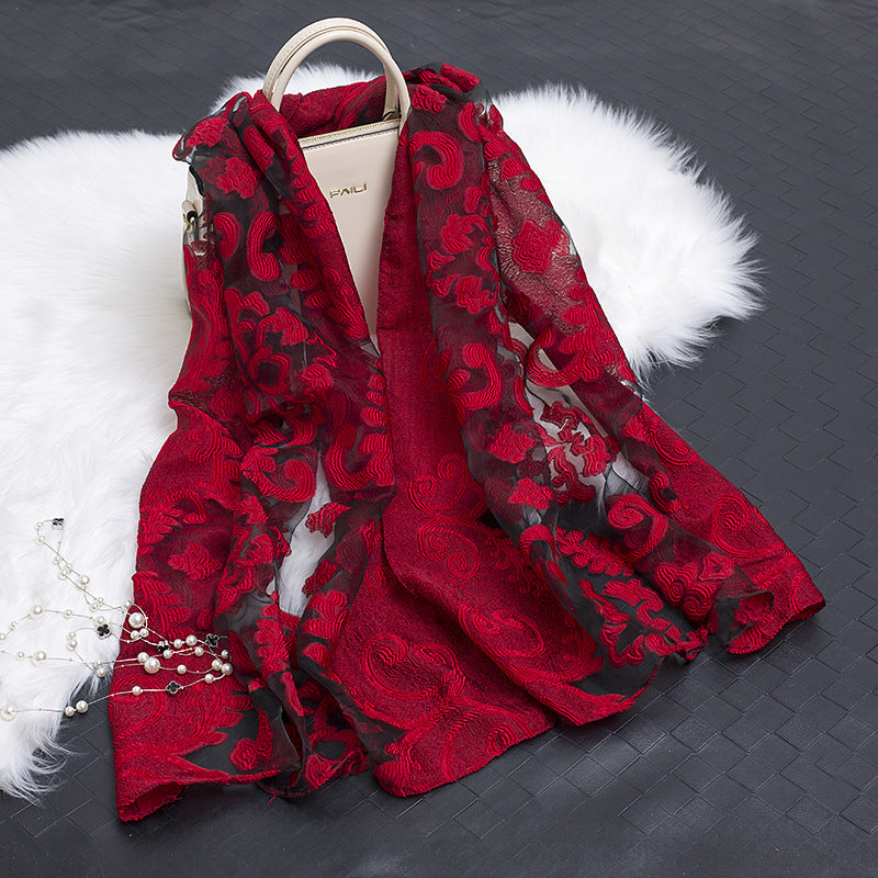 Foulard di seta con motivo di fiori recisi