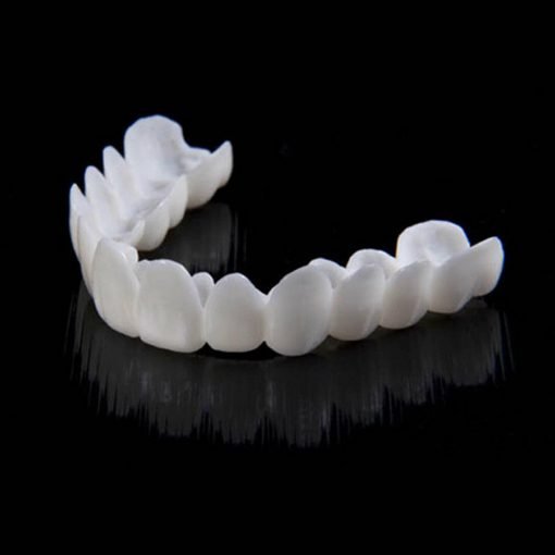 Snap-On Veneers Di NovaBright Creano Un Sorriso Naturale E Veloce Per I Denti Superiori E Inferiori