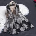 Foulard di seta con motivo di fiori recisi