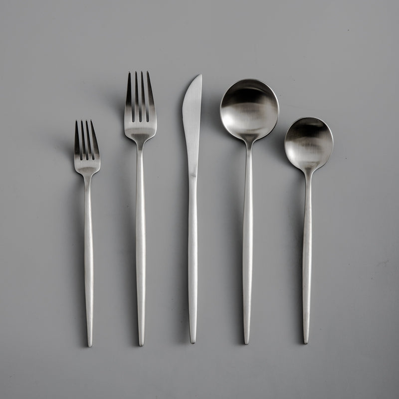 Posate minimaliste in acciaio inossidabile – Eleganza in un design semplice