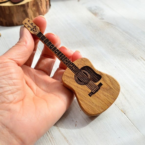 GuitarHolder - Supporto per plettro per chitarra +3 Plettro gratuiti
