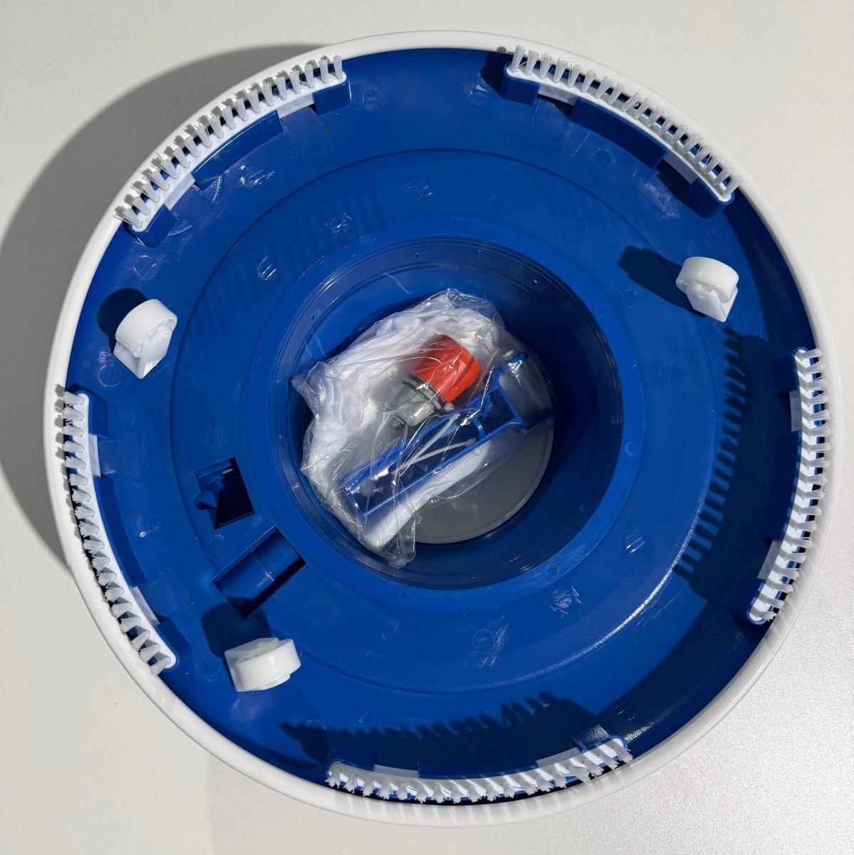 AQUAVAC – Pulitore per piscina senza chimici con forte potere di aspirazione per foglie e sporco