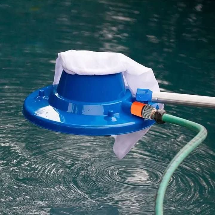 AQUAVAC – Pulitore per piscina senza chimici con forte potere di aspirazione per foglie e sporco