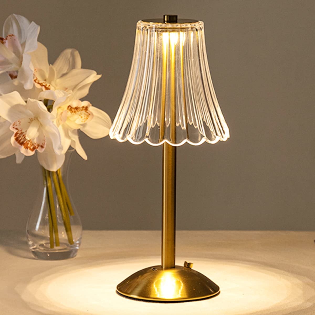 Lampada da Tavolo Billinca – Alluminio – Trasparente – 15W – Elegante Design a Fiore per Accenti Stilosi