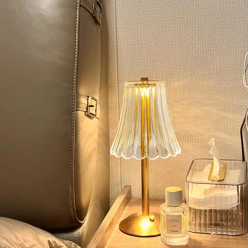 Lampada da Tavolo Billinca – Alluminio – Trasparente – 15W – Elegante Design a Fiore per Accenti Stilosi
