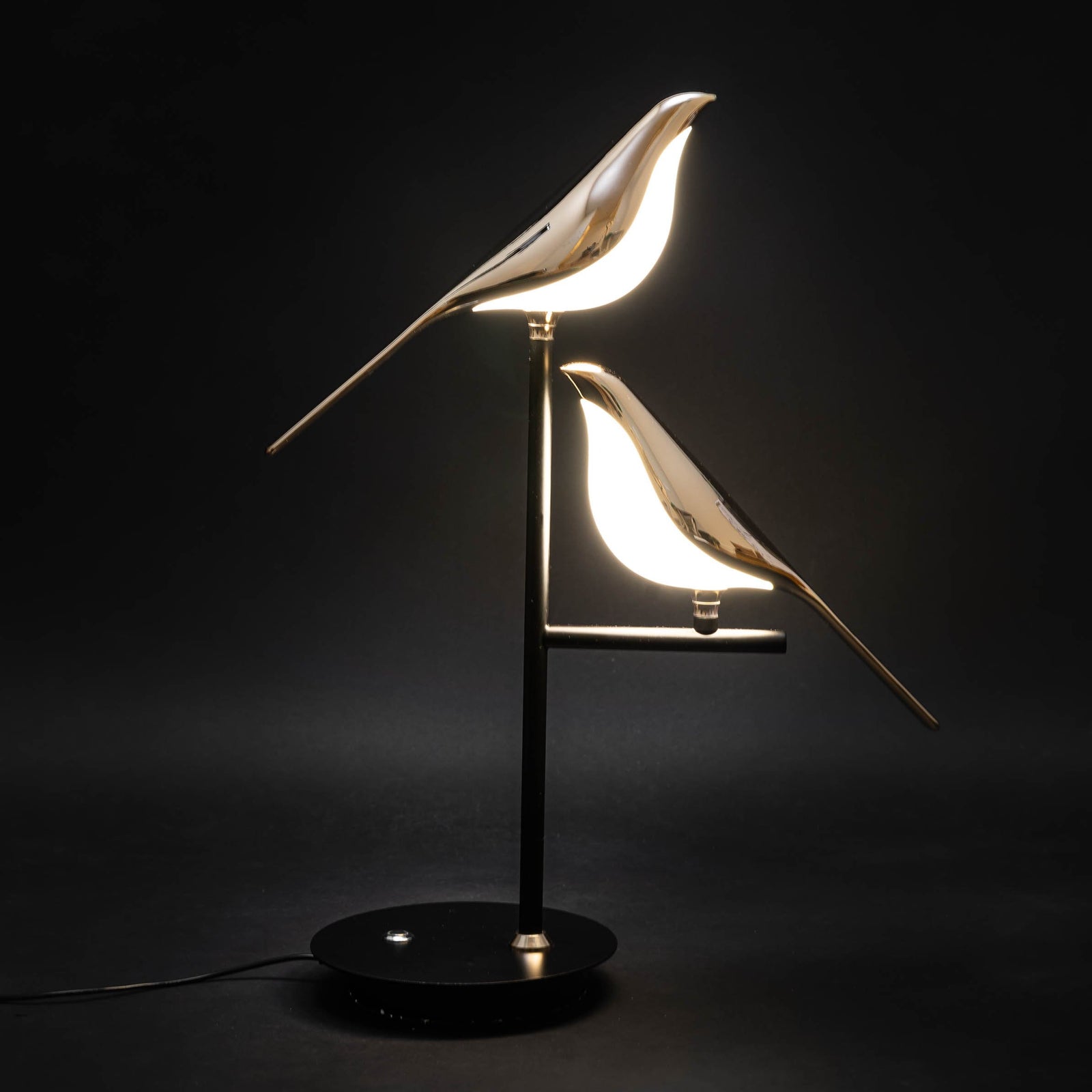 Lampada da tavolo Birdmann – Ferro e Alluminio – Bianco – Design Artistico – Luce Flessibile per Ambienti Eleganti