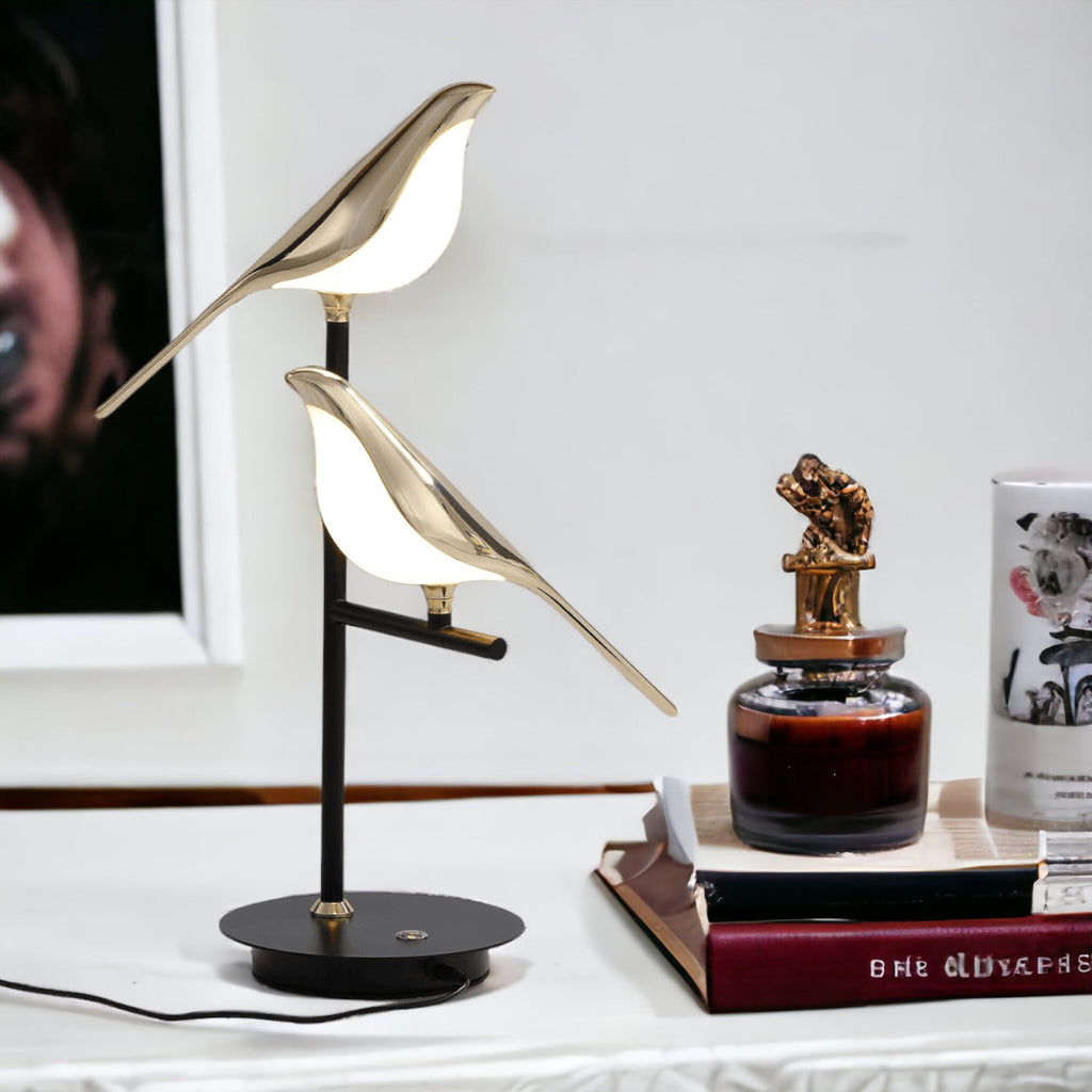 Lampada da tavolo Birdmann – Ferro e Alluminio – Bianco – Design Artistico – Luce Flessibile per Ambienti Eleganti