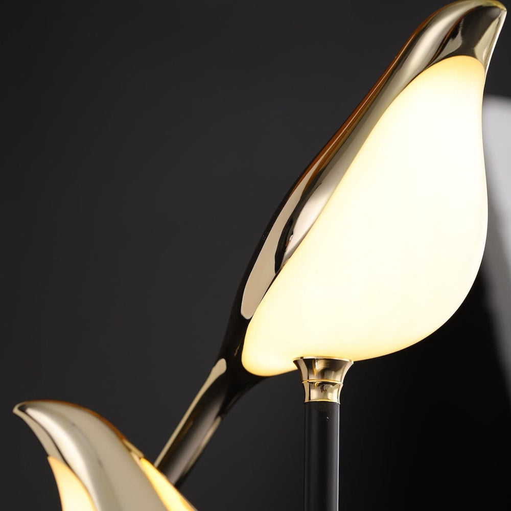 Lampada da tavolo Birdmann – Ferro e Alluminio – Bianco – Design Artistico – Luce Flessibile per Ambienti Eleganti