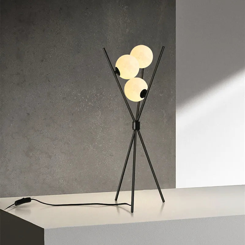 Bolaine Lampada da Terra – Metallo – Vetro Opaco – 3 Fonti di Luce – Design Moderno per il Soggiorno