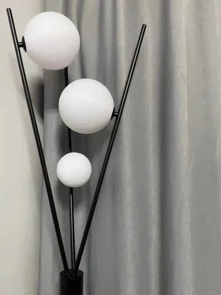 Bolaine Lampada da Terra – Metallo – Vetro Opaco – 3 Fonti di Luce – Design Moderno per il Soggiorno