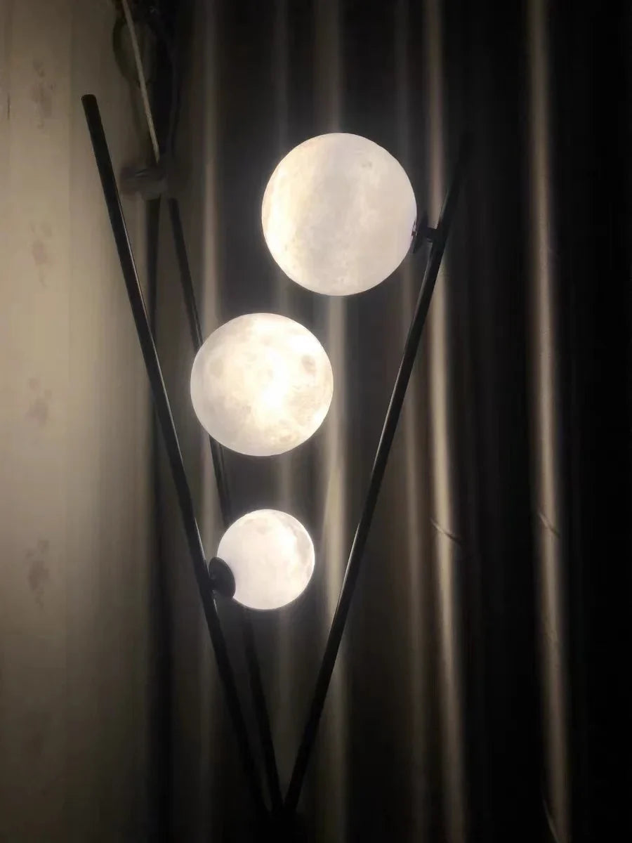 Bolaine Lampada da Terra – Metallo – Vetro Opaco – 3 Fonti di Luce – Design Moderno per il Soggiorno