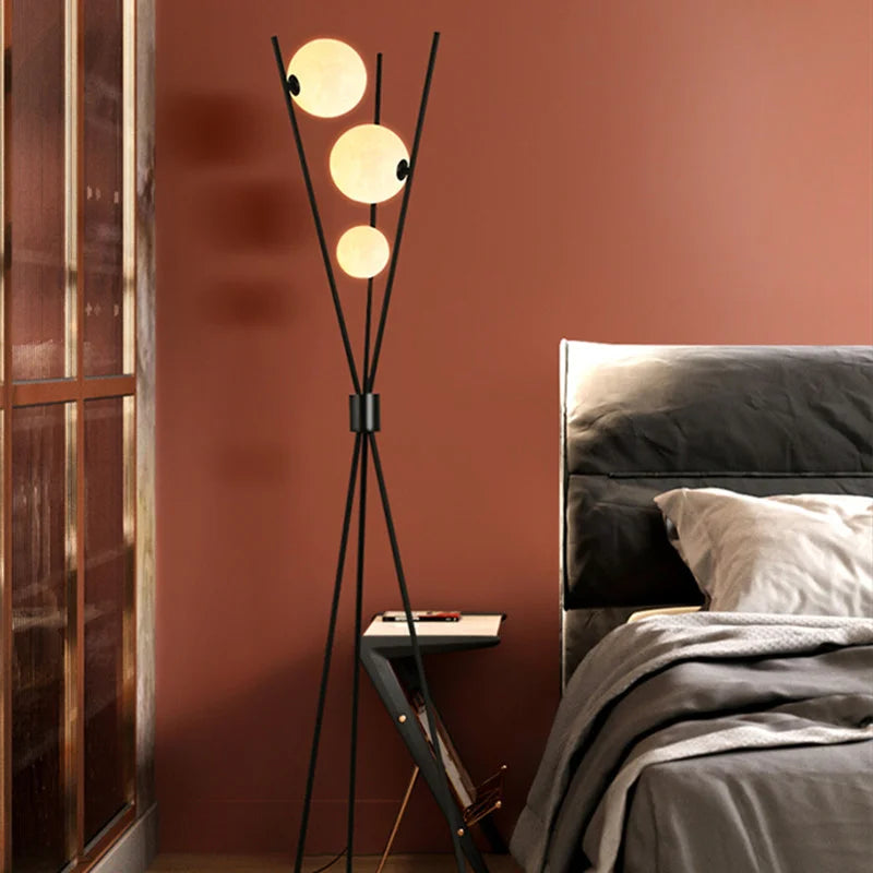 Bolaine Lampada da Terra – Metallo – Vetro Opaco – 3 Fonti di Luce – Design Moderno per il Soggiorno