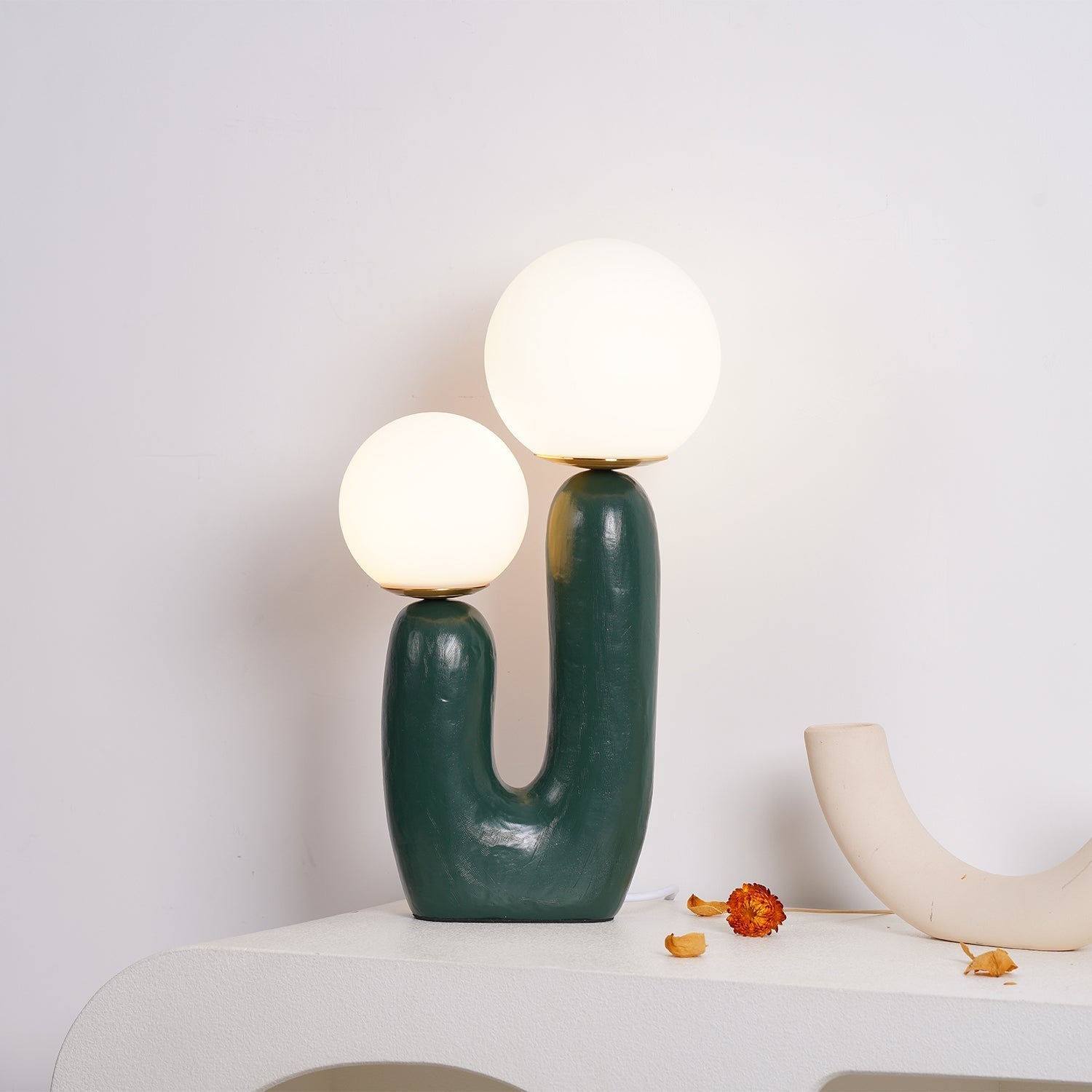 Lampada da Tavolo Bolo Bolo – Resina e Metallo – Verde/Rosa/Terracotta/Bianco – Design Moderno – Ideale per Soggiorno e Camera da Letto