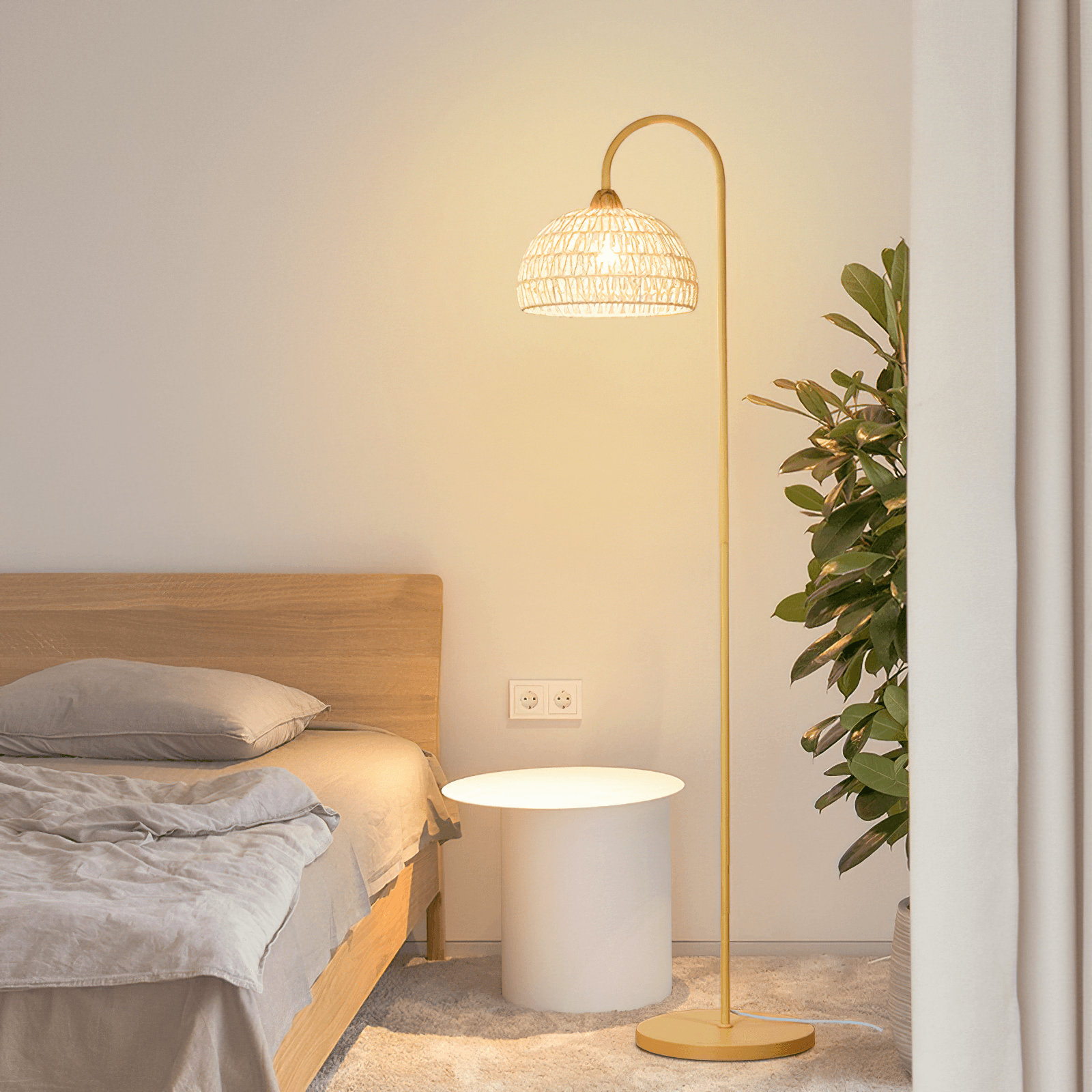 Lampada da terra Capor – Rattan e Metallo – Beige – 160×230 cm – Design Elegante