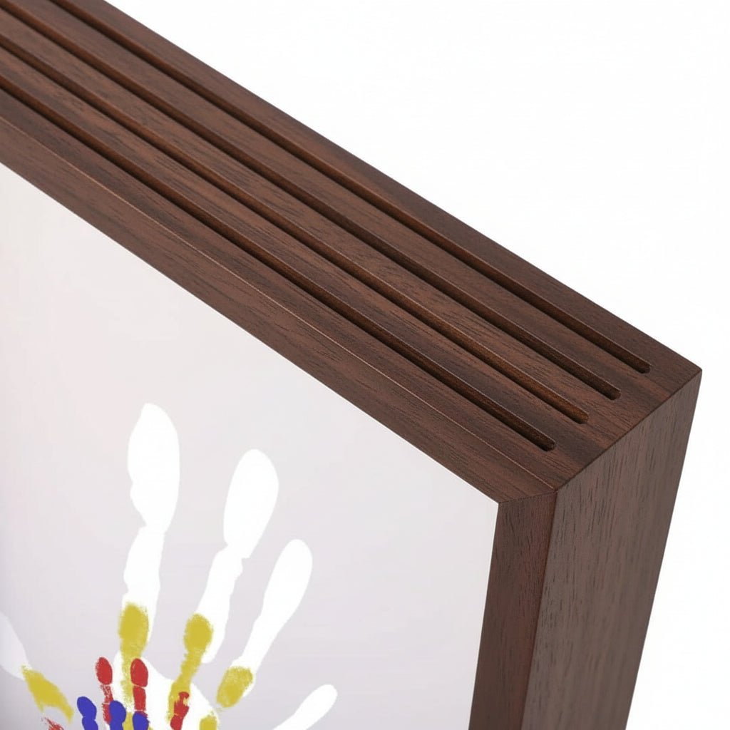 TRACCE ETERNE – Cornice per ricordi del bambino in legno con argilla per impronte di mani e piedi