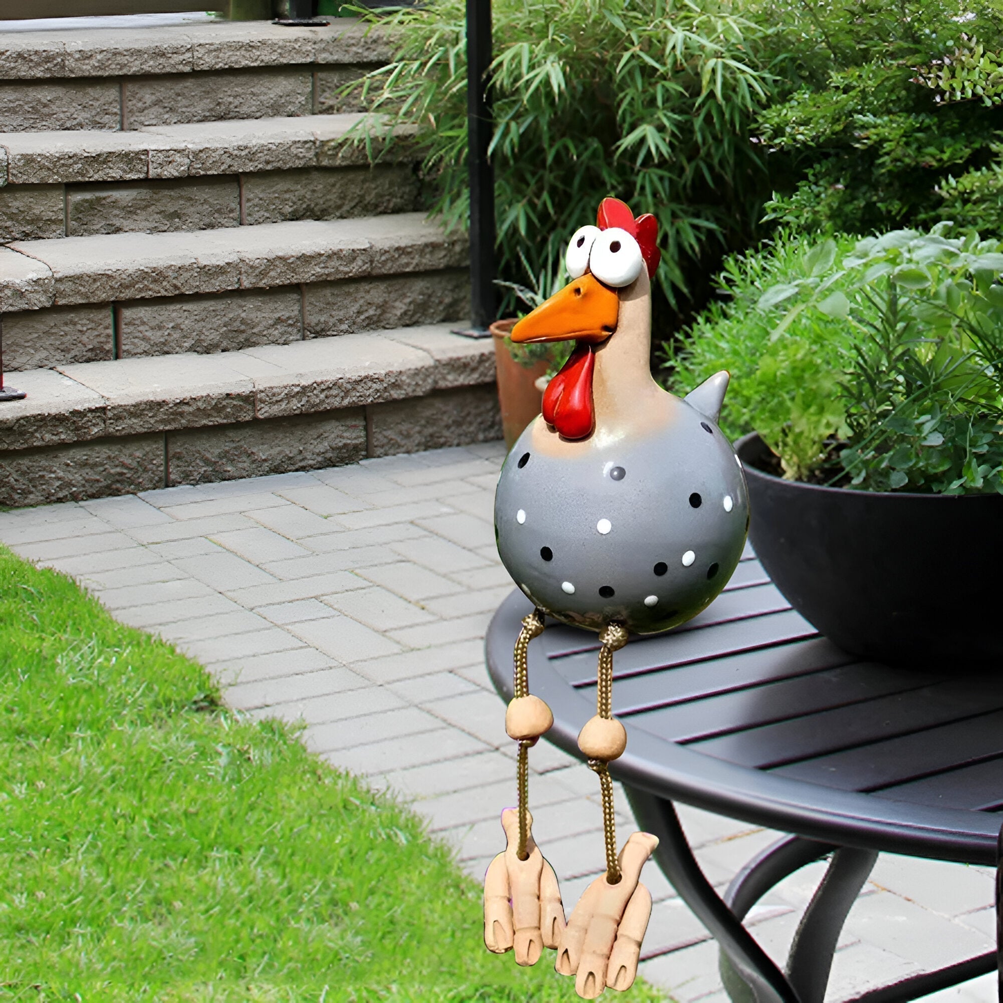 Statua di Gallina con Grandi Occhi - Artigianato in Resina Resistente alle Intemperie - Statua di Gallo da Giardino