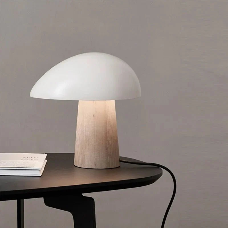Lampada da tavolo Jano – Legno e Metallo – Naturale – Ø 28 cm – Design Scandinavo – Illuminazione LED