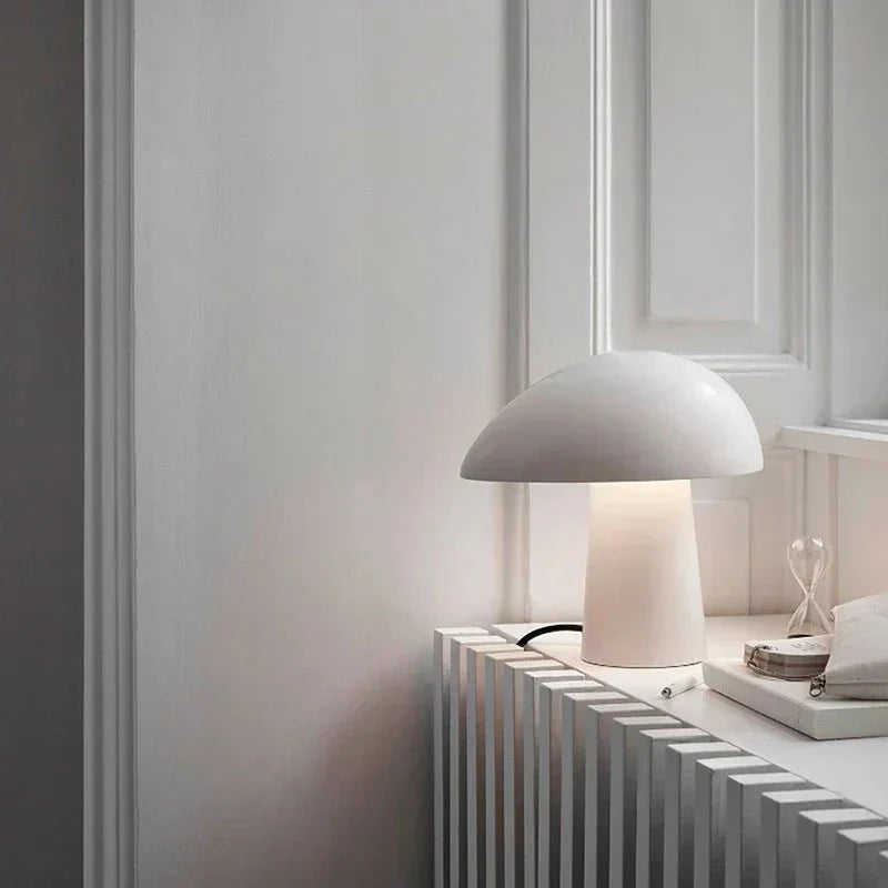 Lampada da tavolo Jano – Legno e Metallo – Naturale – Ø 28 cm – Design Scandinavo – Illuminazione LED