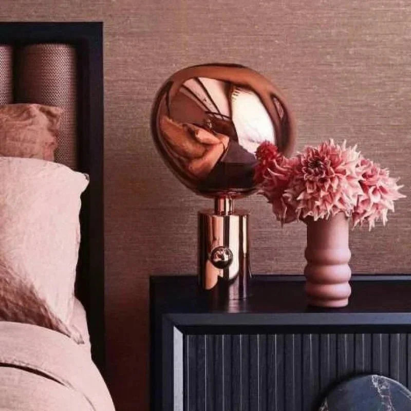 Lampada da tavolo Lavalon – Metallo e plastica – Luce calda – Ø 15 cm e Ø 28 cm – Stile scultoreo per eleganza e comfort