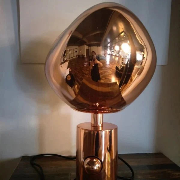 Lampada da tavolo Lavalon – Metallo e plastica – Luce calda – Ø 15 cm e Ø 28 cm – Stile scultoreo per eleganza e comfort