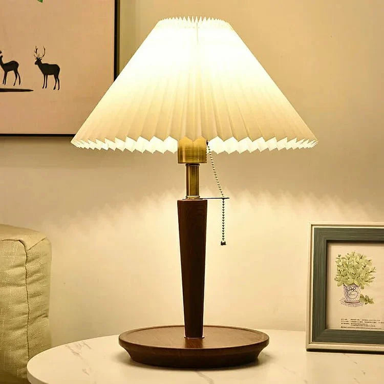Lampada da tavolo Lea – Legno di noce & Ottone – Luce calda – Design elegante – Ideale come lampada da comodino o lampada da scrivania