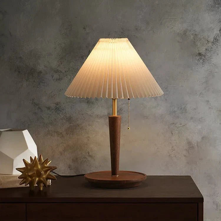 Lampada da tavolo Lea – Legno di noce & Ottone – Luce calda – Design elegante – Ideale come lampada da comodino o lampada da scrivania