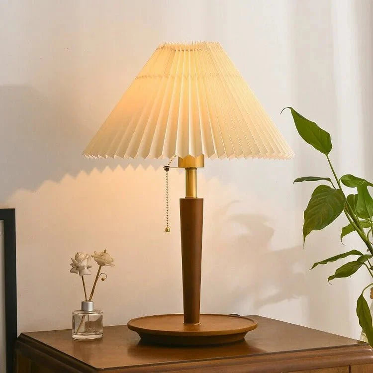 Lampada da tavolo Lea – Legno di noce & Ottone – Luce calda – Design elegante – Ideale come lampada da comodino o lampada da scrivania