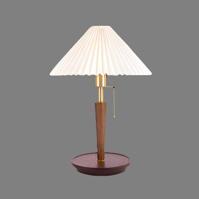 Lampada da tavolo Lea – Legno di noce & Ottone – Luce calda – Design elegante – Ideale come lampada da comodino o lampada da scrivania