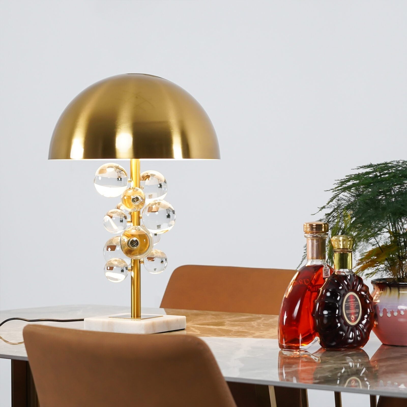 Lelobo Lampada da Tavolo – Marmo & Vetro – Oro – Scultorea – Illuminazione Elegante per la Tua Casa