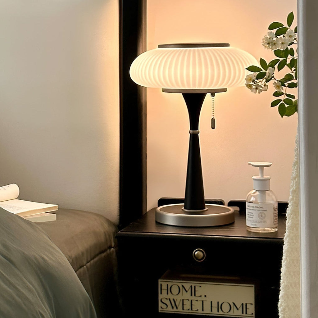 Lampada da tavolo Matsuteko – Legno di noce e vetro – Luce calda – Stile retro – E26/E27
