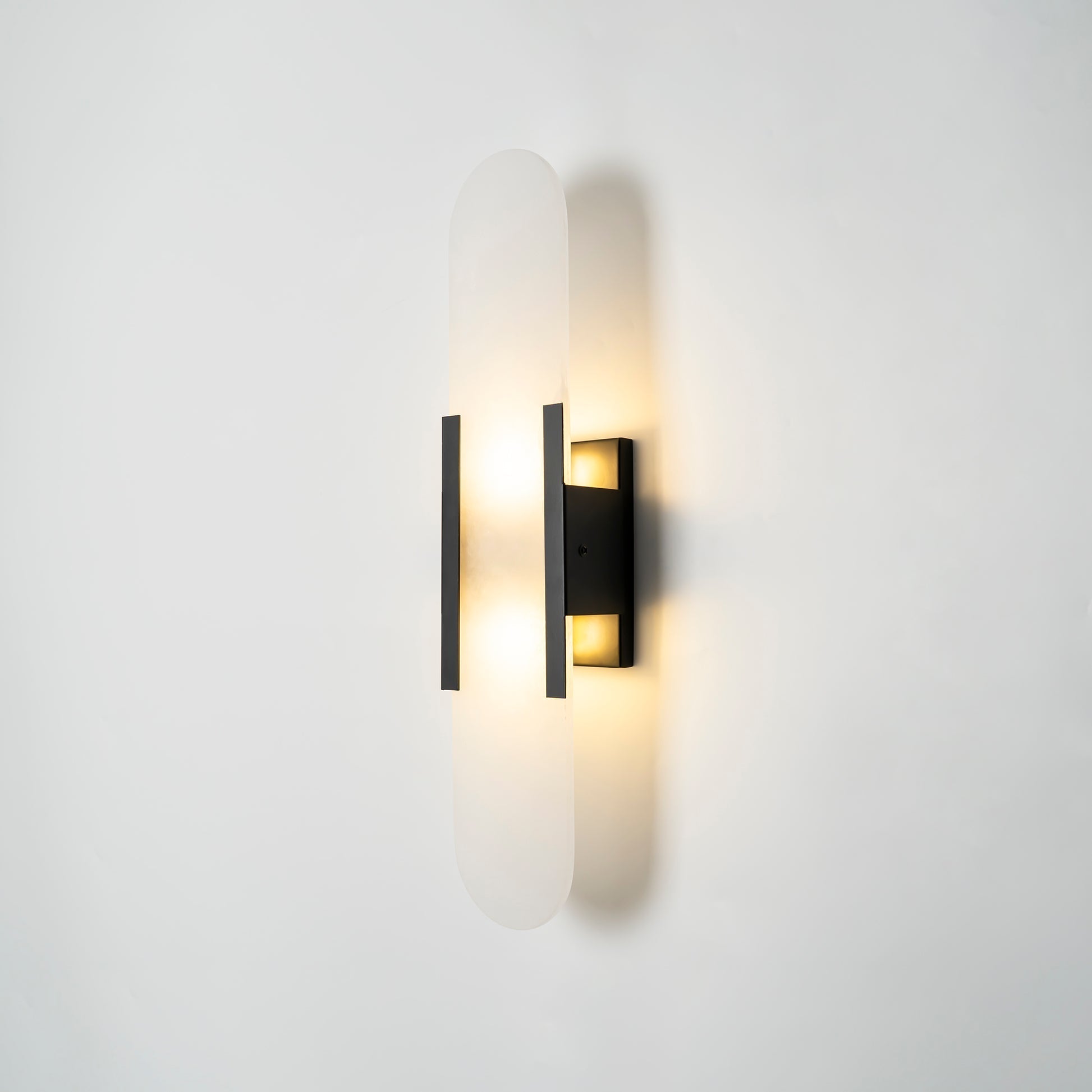 Lampada da Parete Melange – Alabastro & Metallo – Calda – 2 Altezze – Design Moderno per Interni Eleganti