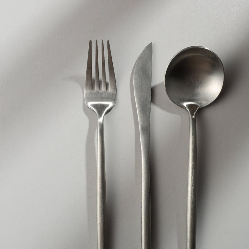 Posate minimaliste in acciaio inossidabile – Eleganza in un design semplice