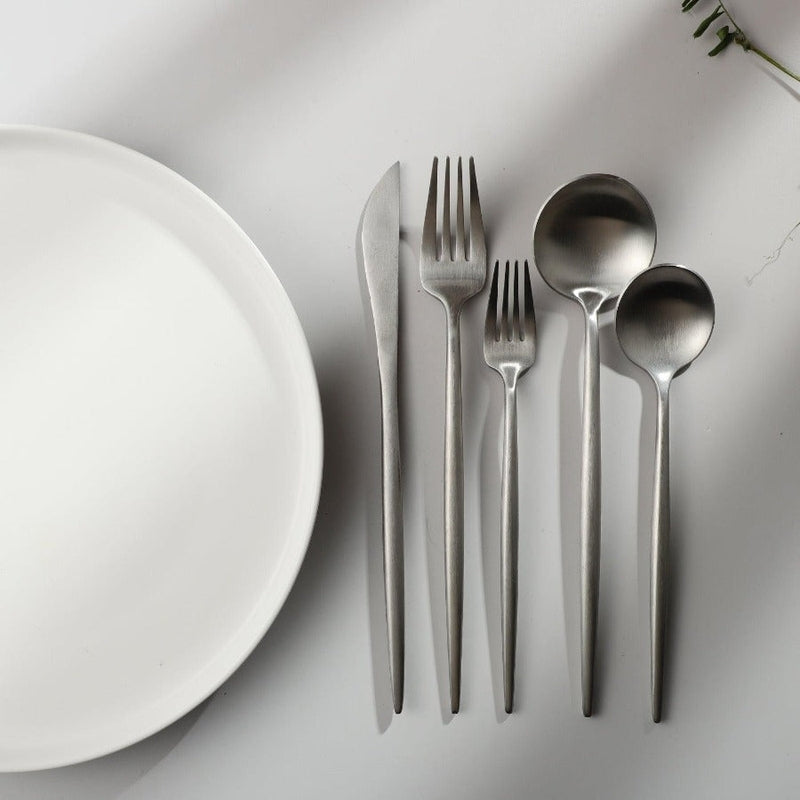 Posate minimaliste in acciaio inossidabile – Eleganza in un design semplice