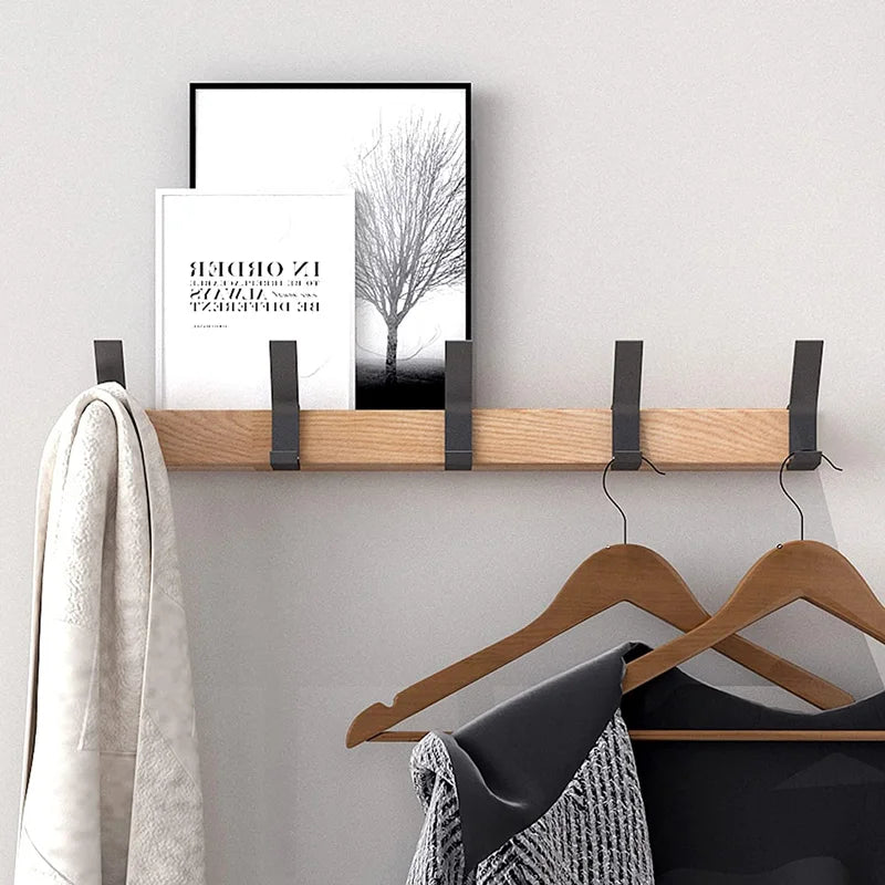 Appendiabiti a muro con ganci mobili – Design scandinavo in legno e metallo