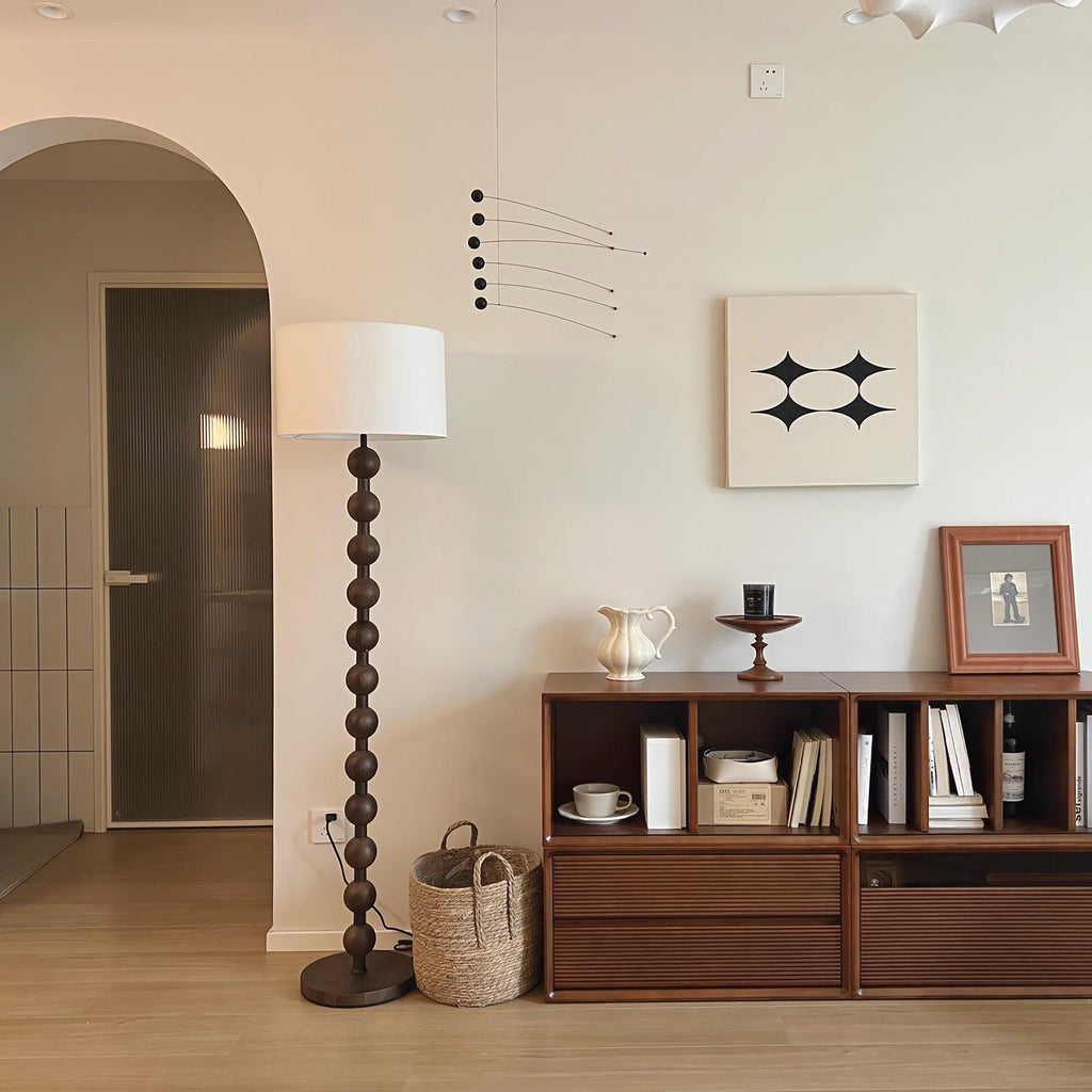 Lampada da terra Osvira – Noce e legno di frassino – Bianco – 160 cm – Lampada LED moderna per il soggiorno