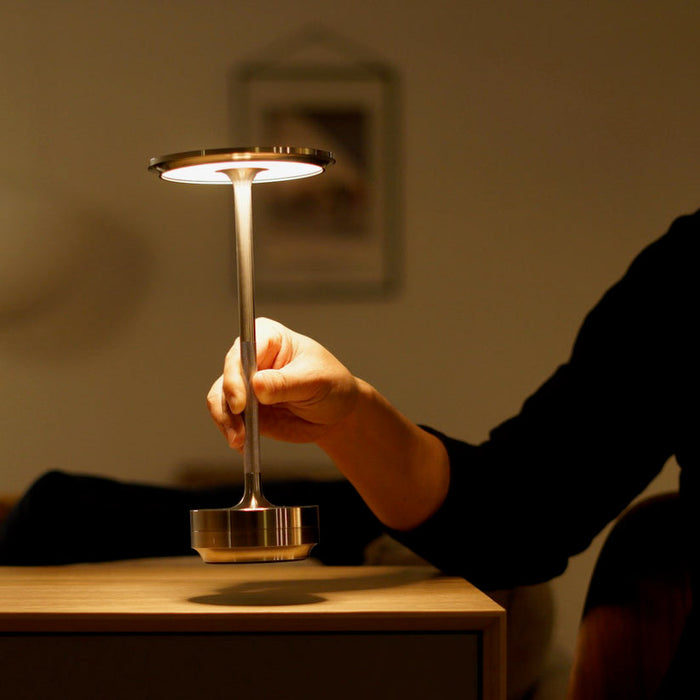 Lampada da tavolo Pato – Ottone – Lampada da tavolo LED a batteria senza fili – Moderna – Elegante illuminazione d'accento