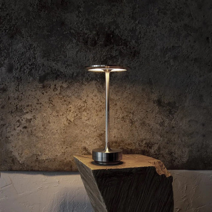 Lampada da tavolo Pato – Ottone – Lampada da tavolo LED a batteria senza fili – Moderna – Elegante illuminazione d'accento