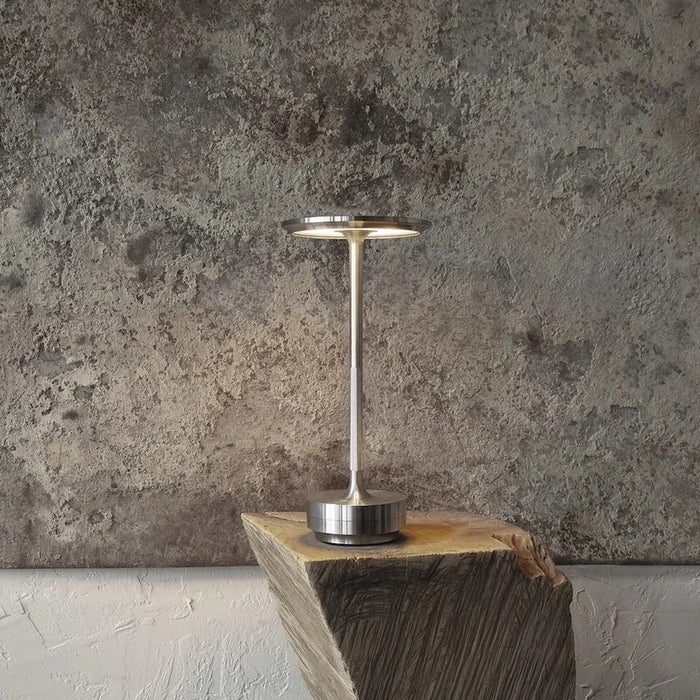 Lampada da tavolo Pato – Ottone – Lampada da tavolo LED a batteria senza fili – Moderna – Elegante illuminazione d'accento