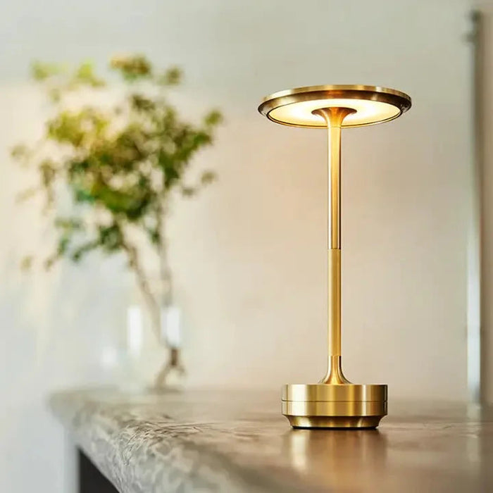 Lampada da tavolo Pato – Ottone – Lampada da tavolo LED a batteria senza fili – Moderna – Elegante illuminazione d'accento