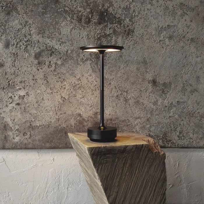 Lampada da tavolo Pato – Ottone – Lampada da tavolo LED a batteria senza fili – Moderna – Elegante illuminazione d'accento