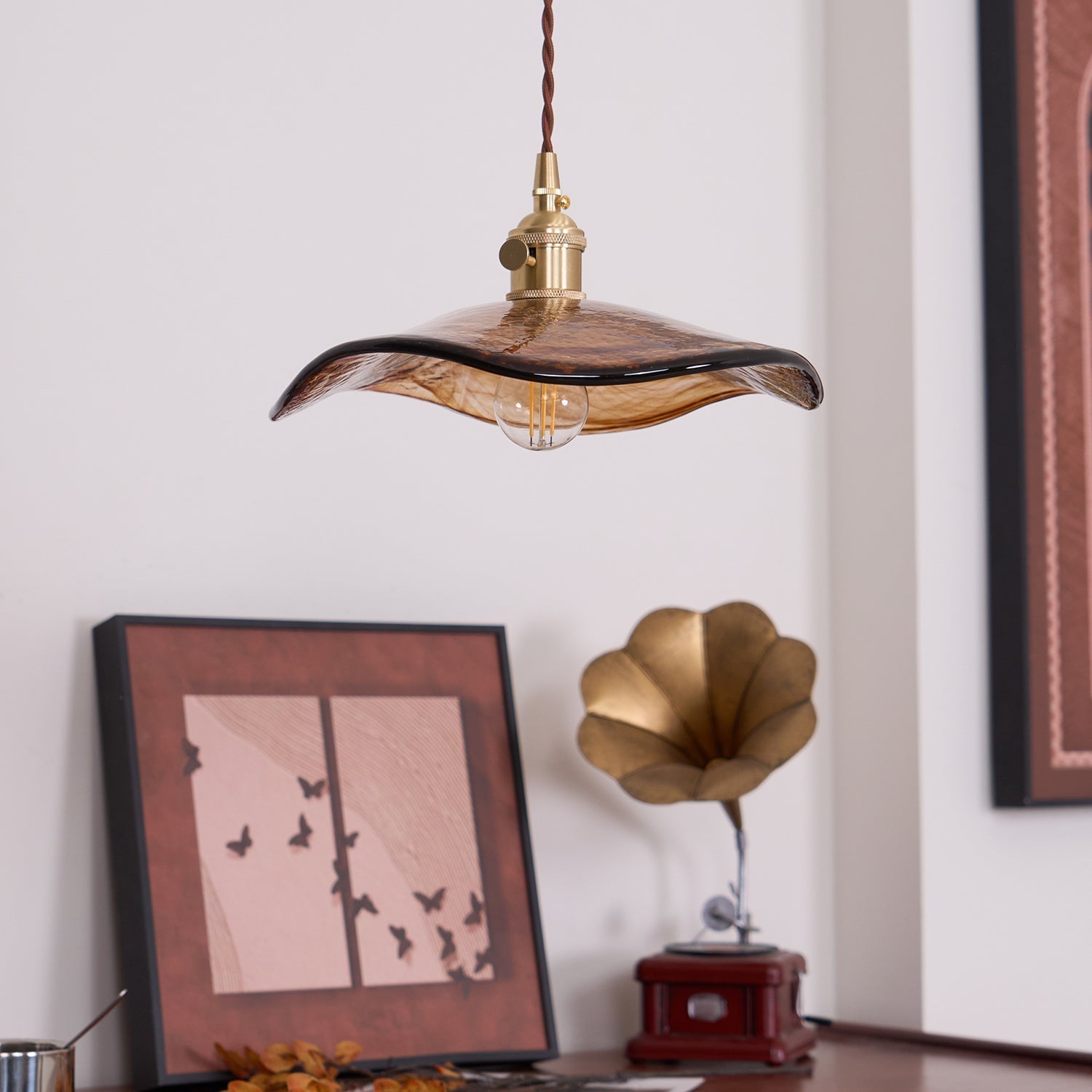 Pellezo Lampada a sospensione – Vetro – Marrone – Altezza regolabile – Design giocoso a petalo per sala da pranzo e soggiorno