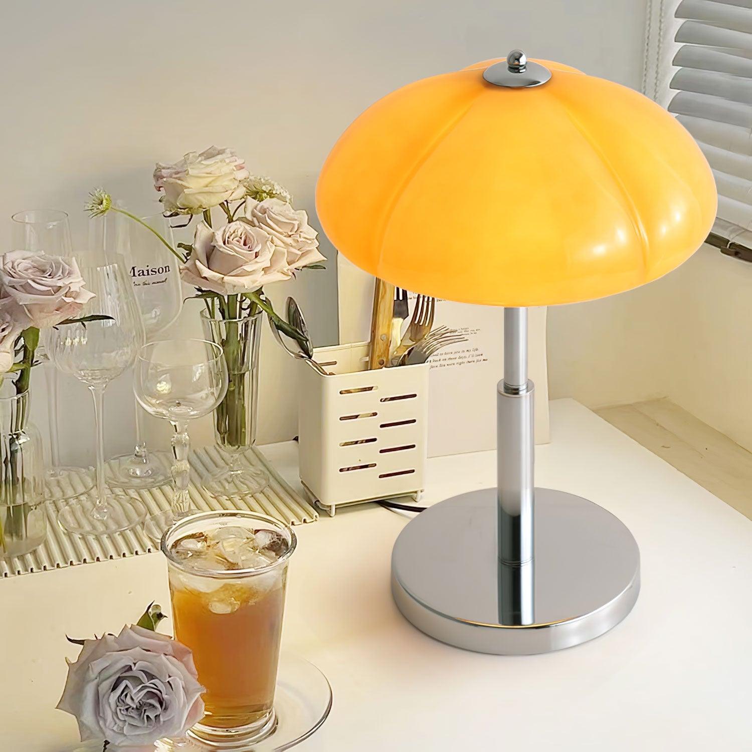 Lampada da tavolo Pilzin – Metallo & Vetro – Bianco – Ø 30 cm – Design Retro per Illuminazione Elegante