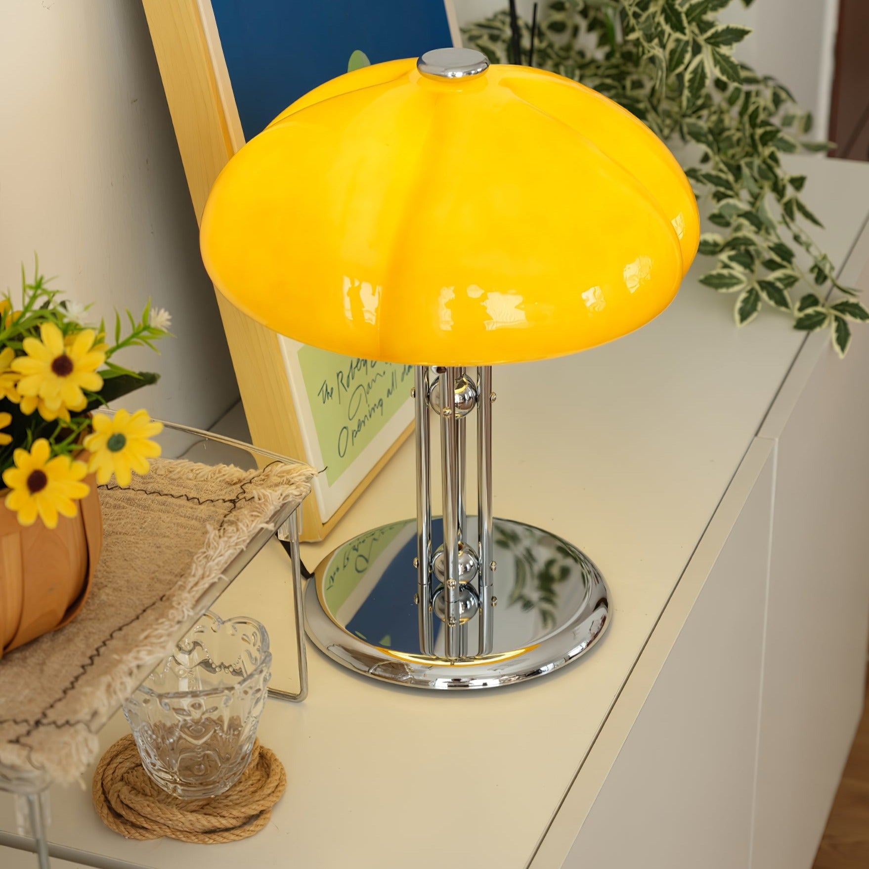 Lampada da tavolo Pilzin – Metallo & Vetro – Bianco – Ø 30 cm – Design Retro per Illuminazione Elegante