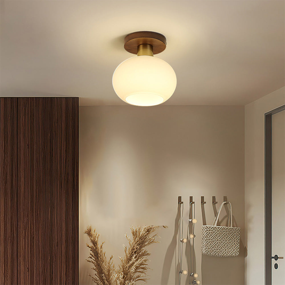 Pluvo Lampada da soffitto – Legno e ottone – Bianco – Compatta – Illuminazione elegante per soggiorno e camera da letto