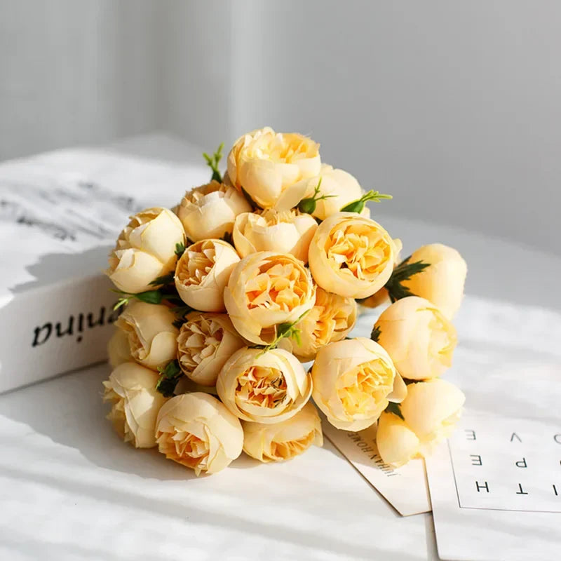 Bouquet di Peonie in Seta Romantico di Lyra con 27 Fiori Realistici