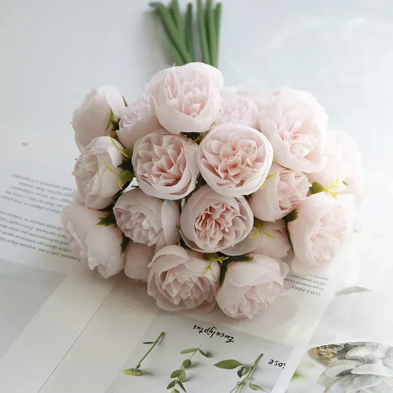 Bouquet di Peonie in Seta Romantico di Lyra con 27 Fiori Realistici