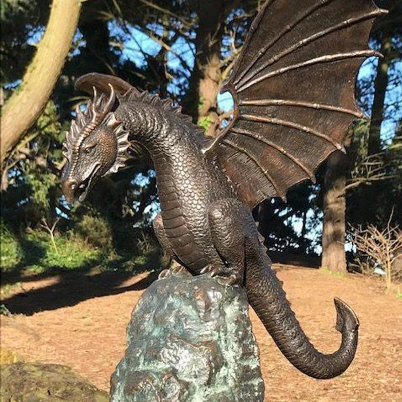 Maestosa scultura fontana di drago sputafuoco
