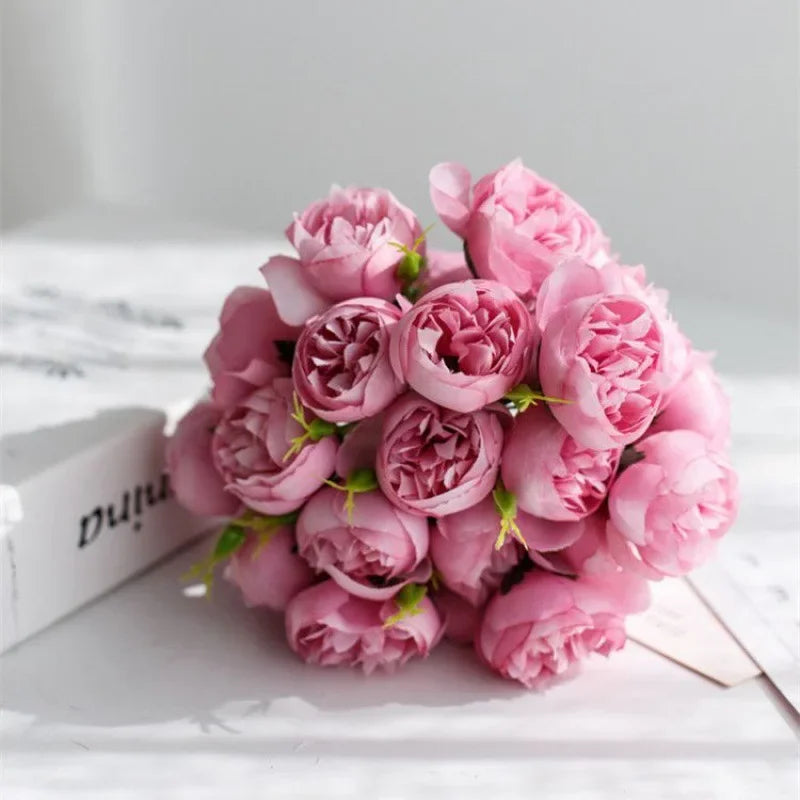 Bouquet di Peonie in Seta Romantico di Lyra con 27 Fiori Realistici