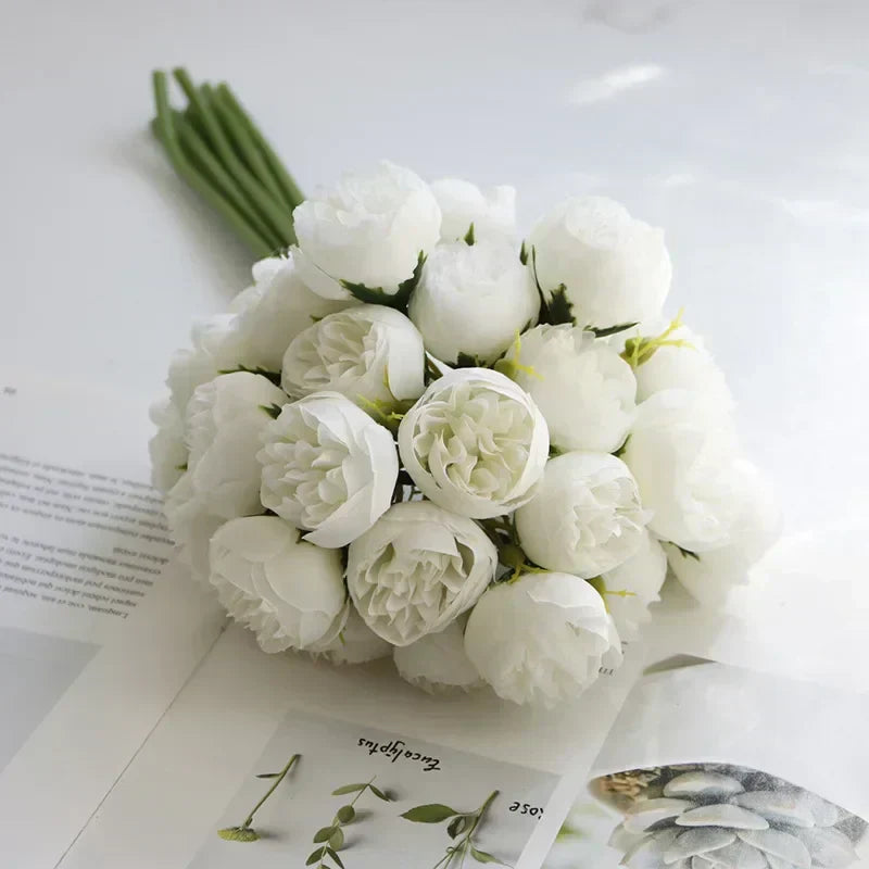 Bouquet di Peonie in Seta Romantico di Lyra con 27 Fiori Realistici
